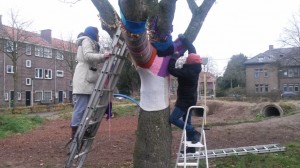 Aanbrengen grotere winterjas speeltuin Praebsterkamp