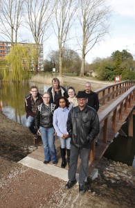 Betrokken bewoners bij brug in heringerichte Wijnhofpark - Fotografie: Erwin Zijlstra
