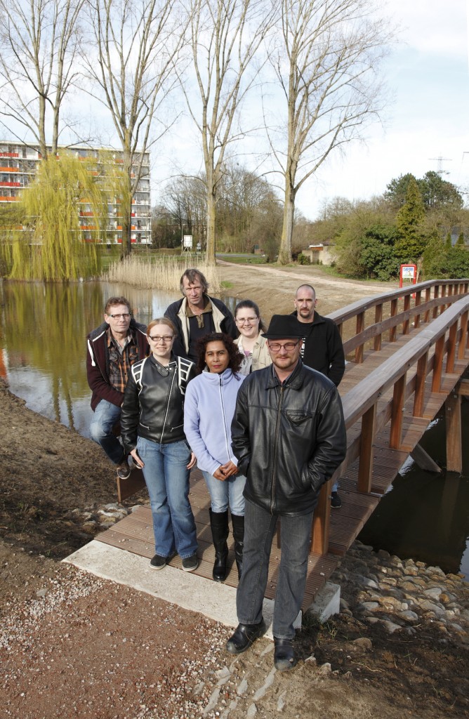 Betrokken bewoners bij brug in heringerichte Wijnhofpark - Fotografie: Erwin Zijlstra