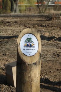 Gedenkpaaltje Boomfeestdag 2014