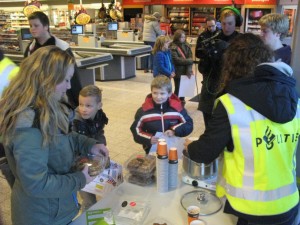 Warme chocolademelk en info 1dagniet in Coop