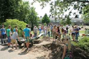 Werkzaamheden plaatsen poort Praebsterkamp 11 juni 2014